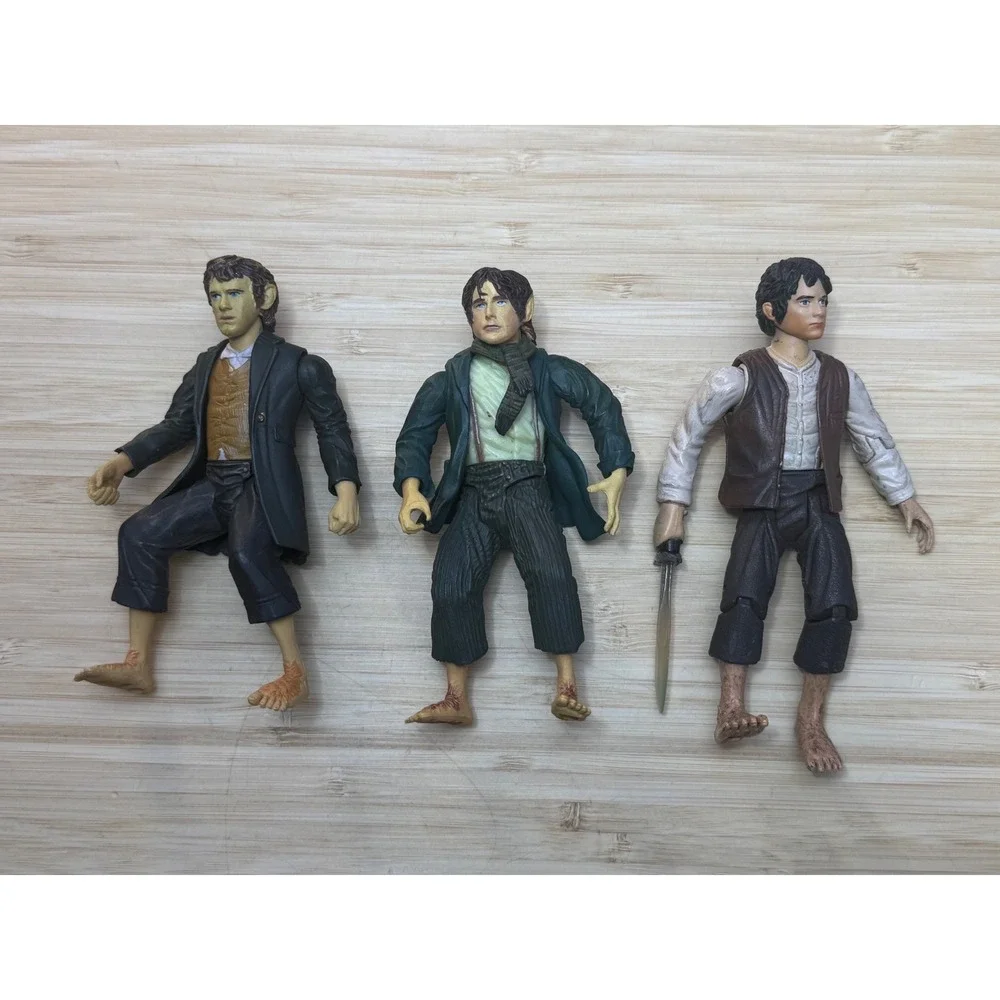 Lord of the Rings Toy Biz Hobbit Action Figure Lot Frodo Sam Merry Accessories